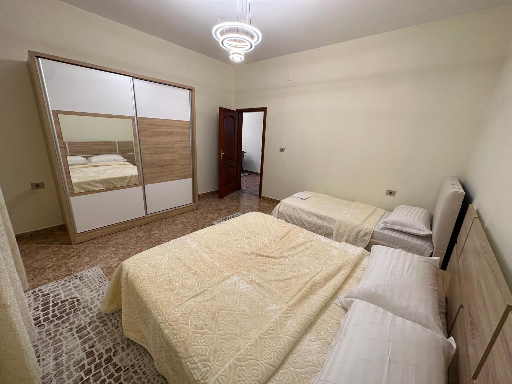 Mandi Tirana